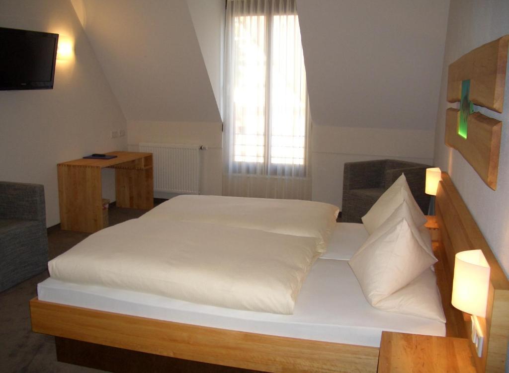 Karpfenhotel & Herrenhaus Im Gasthaus Sindel-Buckel Feuchtwangen Quarto foto