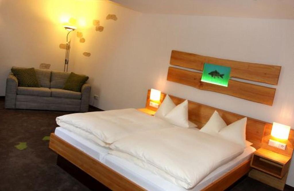 Karpfenhotel & Herrenhaus Im Gasthaus Sindel-Buckel Feuchtwangen Quarto foto